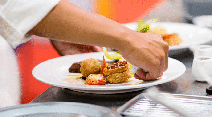 Kurumsal Yemek Firması Seçimi: Nelere Dikkat Edilmeli?